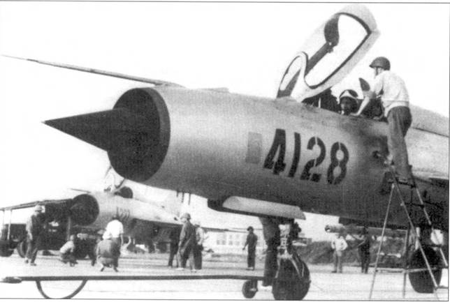 Боевое орименение МиГ-21 во Вьетнаме. Иллюстрация № 1